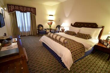 هتل Quetta Serena
