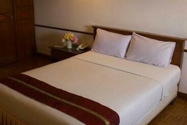 Отель Sripattana