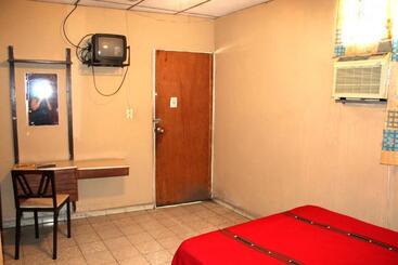 فندق Ximenas Guest House