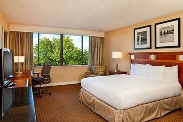 فندق Doubletree By Hilton Baltimore North Pikesville