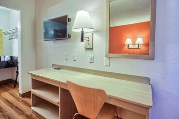 Motel 6fresno, Ca  Blackstone South