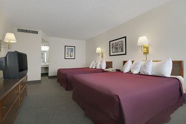 هتل Ramada By Wyndham Mesa Downtown