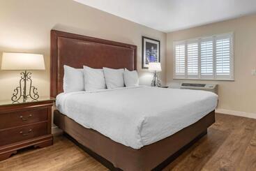 هتل Best Western Rose Garden Inn