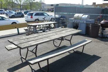 هتل Budget Inn Express Bismarck
