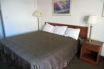 هتل Budget Inn Express Bismarck