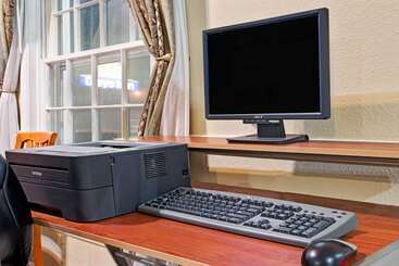 هتل Days Inn By Wyndham Ku Lawrence