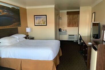 בית מלון כפרי Days Inn By Wyndham Wauseon