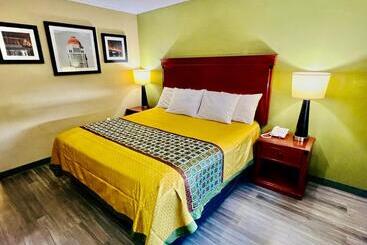 فندق Deluxe Inn Miami Ok