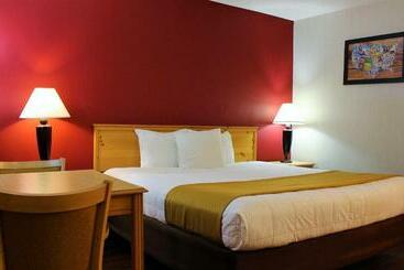 هتل Econo Lodge Inn & Suites Central
