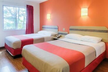 Отель Townhouse