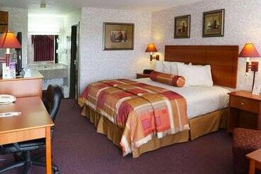 Magnuson Hotel Howell/brighton