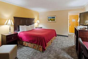 هتل Osage Creek Lodge