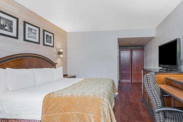 ホテル The Days Inn University