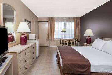 فندق Travelodge By Wyndham Deltona