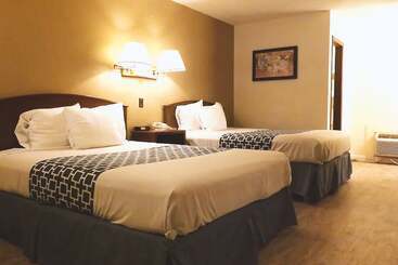 فندق على الطريق Coratel Inn & Suites By Jasper Mccook