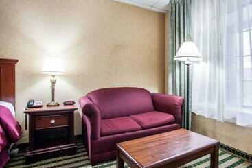 هتل Clarion  Palmer Inn
