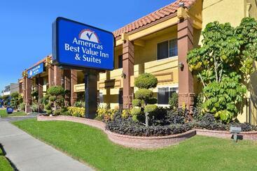 בית מלון כפרי Americas Best Value Inn & Suites Fontana