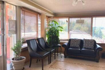 酒店 Americas Best Value Inn & Suites Macon At Sunset Dr