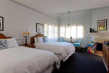 فندق Blue Lantern Inn, A Four Sisters Inn