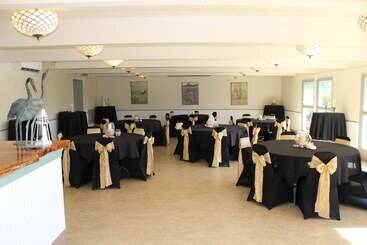 هتل Chateau Westport Resort