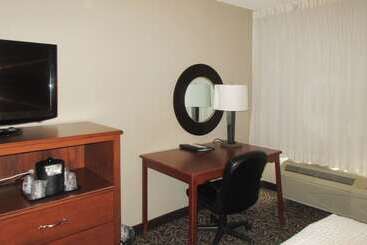 ホテル Clarion Inn & Suites   University Area