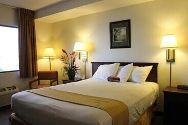 호텔 Clover Island Inn