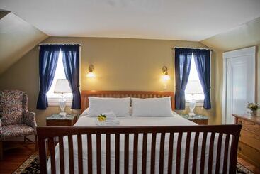 فندق Concord's Colonial Inn