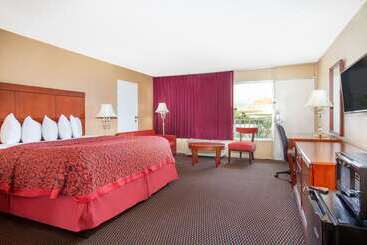 فندق Days Inn By Wyndham Orlando Downtown