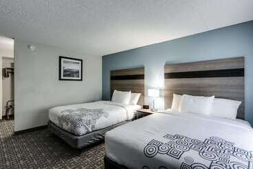 فندق Days Inn & Suites By Wyndham Spokane