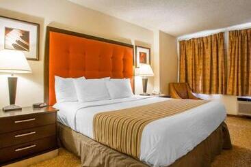 ホテル Econo Lodge Inn & Suites