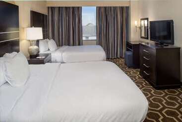 فندق Embassy Suites By Hilton St. Louis Airport