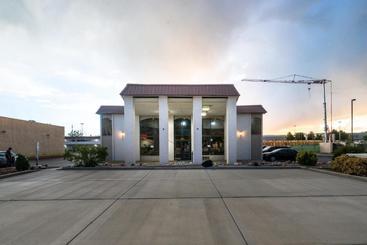 هتل Little Suites Provo Extended Stay