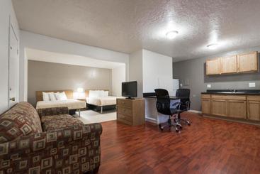 هتل Little Suites Provo Extended Stay
