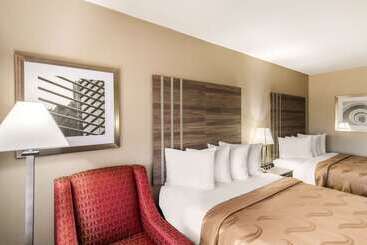 Отель Quality Inn Paris