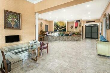 هتل Ramada By Wyndham Asheville Southeast