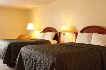 בית מלון כפרי Shawano Four Seasons