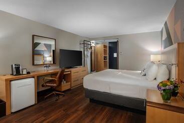 Отель The Beeman