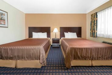 هتل Travelodge By Wyndham Dodge City