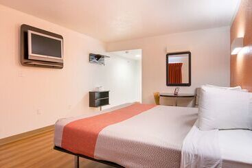 Motel 6 Tampa, Fl   Fairgrounds