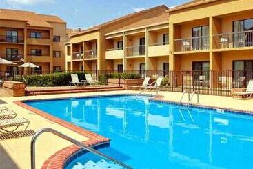 فندق Courtyard By Marriott Memphis Airport