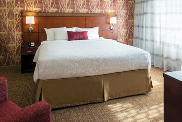 هتل Courtyard By Marriott Phoenix Airport