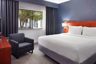 فندق Courtyard By Marriott Raleigh Midtown
