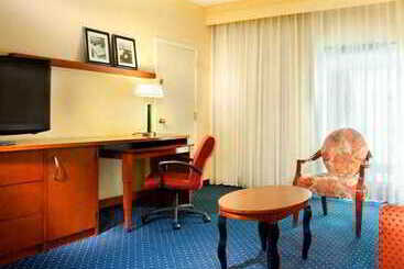 酒店 Courtyard By Marriott Richmond West