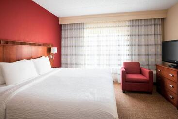فندق Courtyard St. Louis Creve Coeur