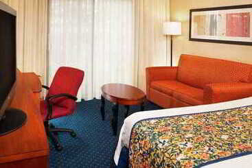 酒店 Courtyard Toledo Airport Holland