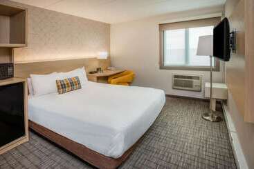 هتل Days Inn & Suites By Wyndham Duluth By The Mall