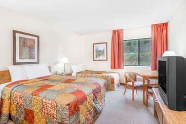فندق Days Inn By Wyndham Iron Mountain