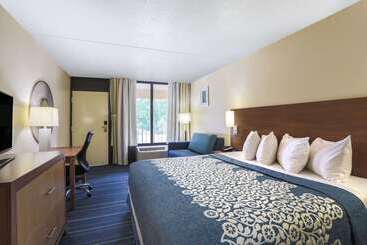 هتل Days Inn By Wyndham Newark Wilmington