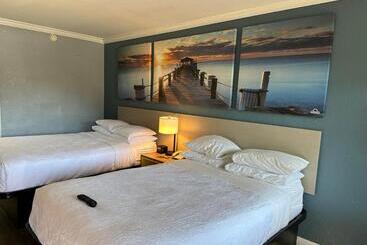 فندق Days Inn By Wyndham Pensacola  Historic Downtown