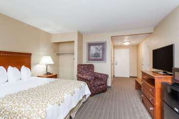 هتل Days Inn By Wyndham Windsor Locks / Bradley Intl Airport